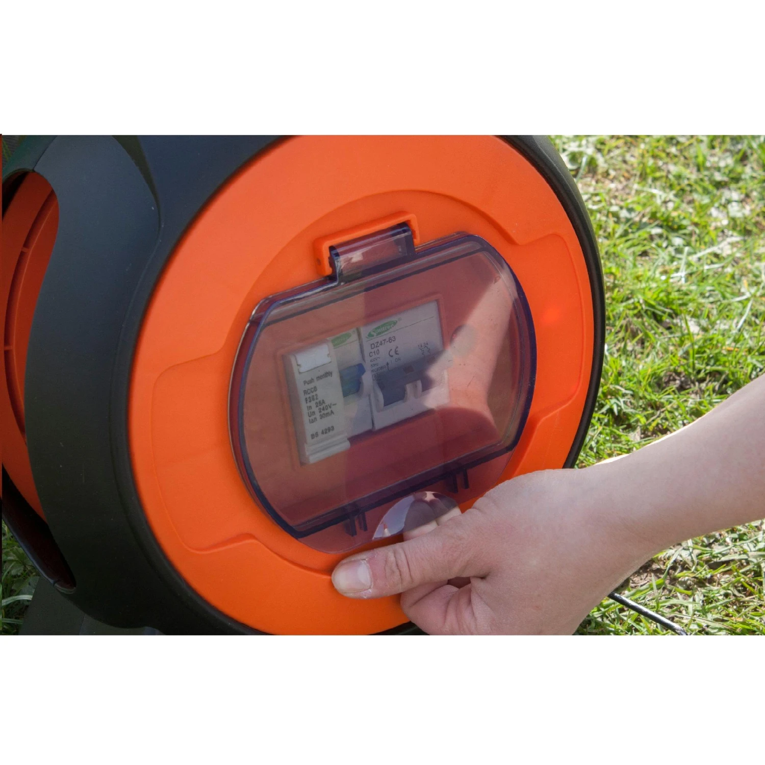 Vango Voltaic 15M Roll Away Camping Mains Lead - Image 4